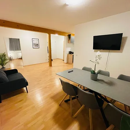 Cozy In Apartment *